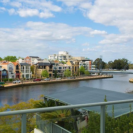 East Perth Suites Hotel Exterior photo