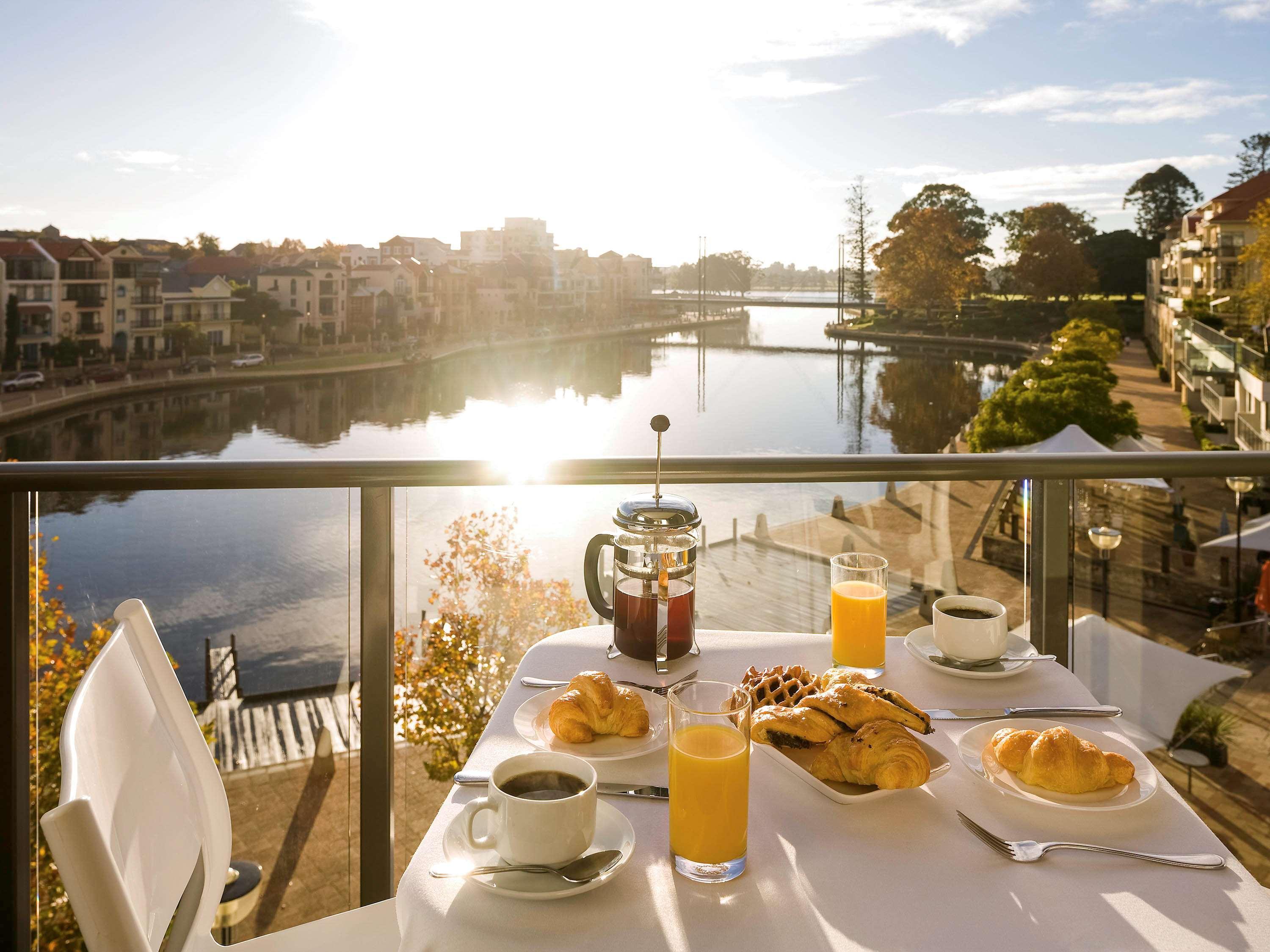 East Perth Suites Hotel Exterior photo