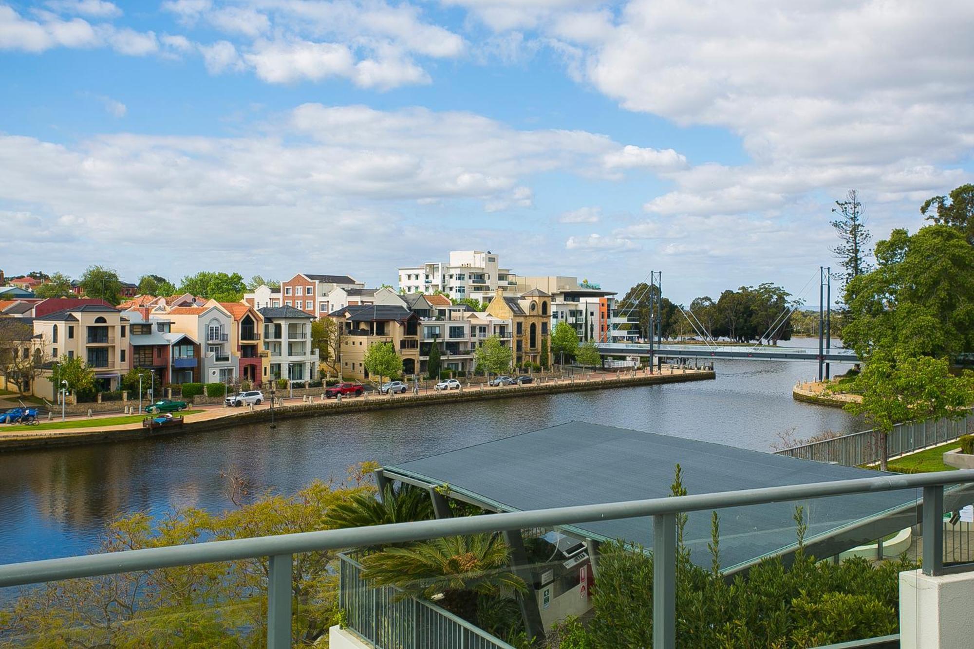 East Perth Suites Hotel Exterior photo